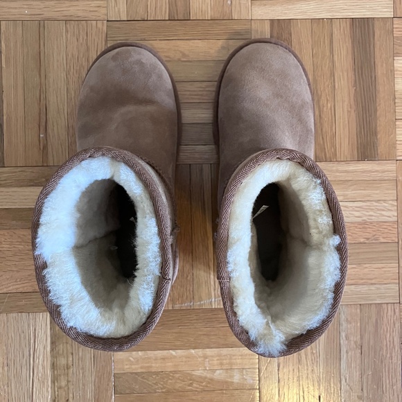 UGG Boots: US 4 / EU 36 - Picture 4 of 6